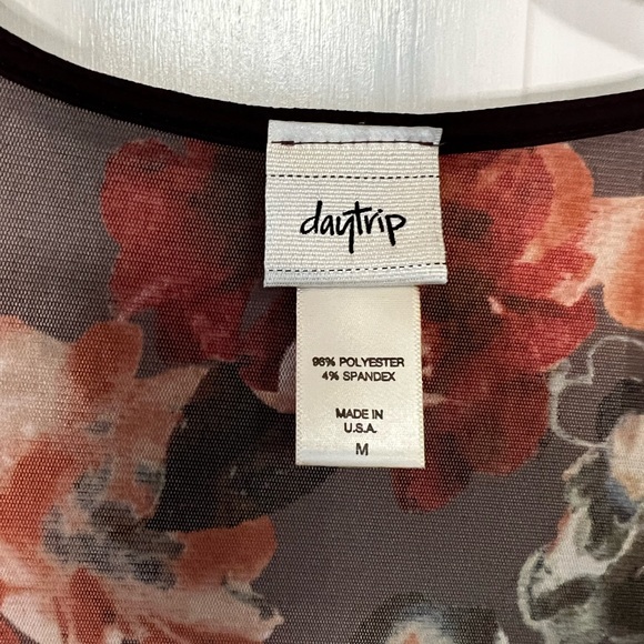 Daytrip floral kimono size medium - Picture 2 of 5